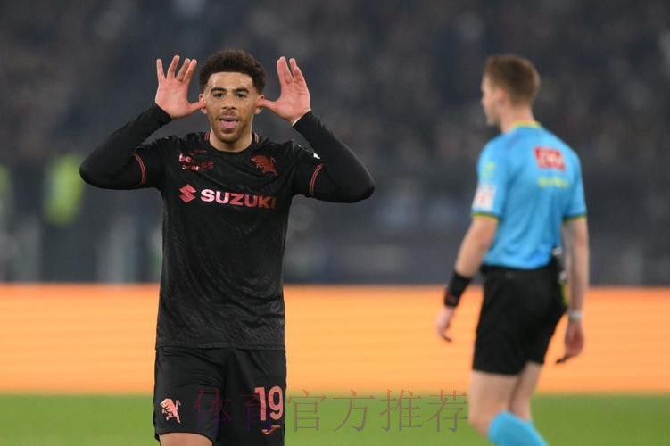 伊尔汗绝杀亚当斯双响 都灵3-2进意杯八强战国米 伊尔汗绝杀亚当斯双响 都灵3-2进意杯八强战国米